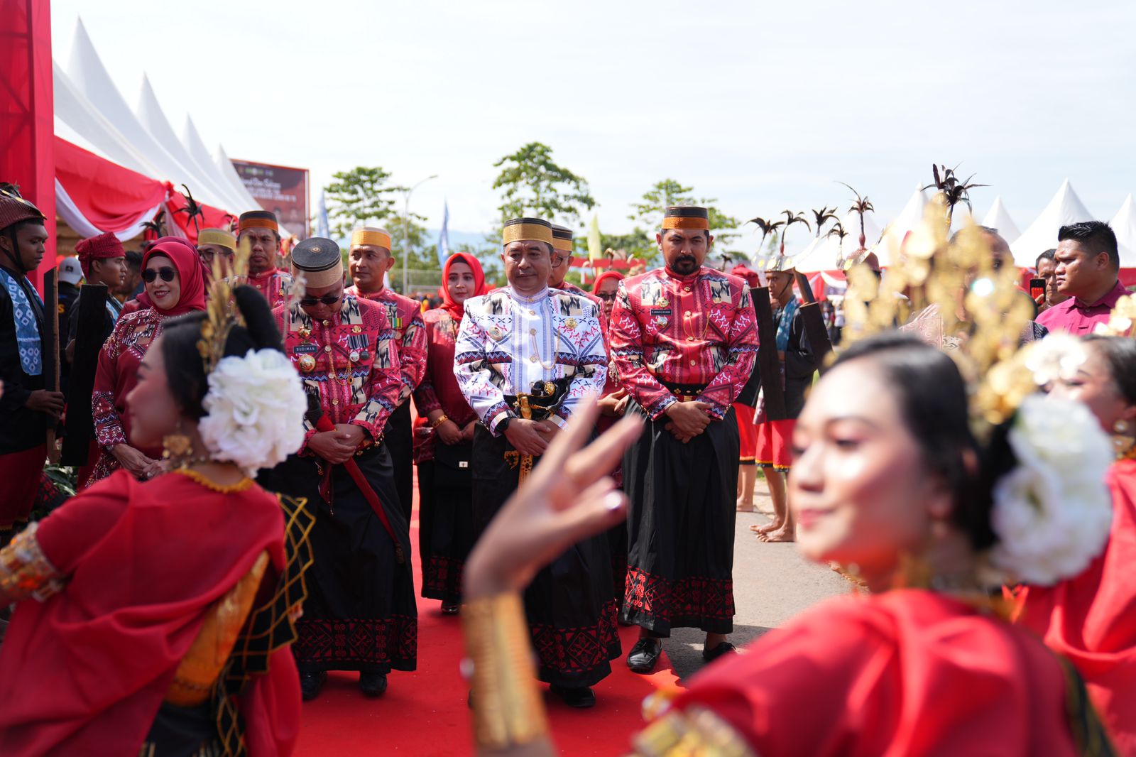 HUT Luwu ke-756 dan HPLR Ke-78, Pj Gubernur Sulsel Disambut 756 Penari