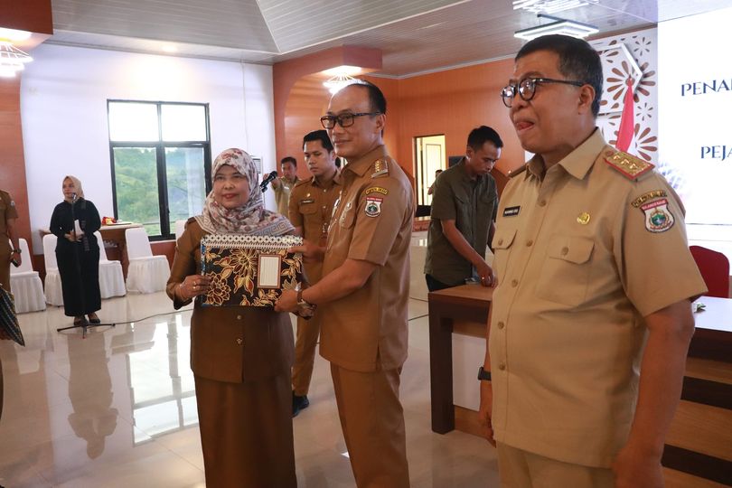 Tanda Tangan Pakta Integritas, Direktur RSUD Sulbar Komitmen Bekerja Lebih Baik Tingkatkan Mutu Layanan