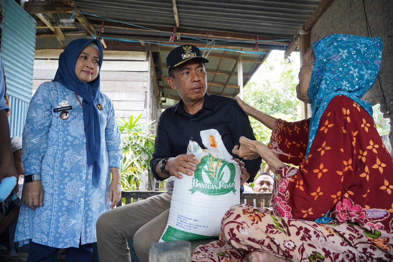 Salurkan Bantuan Cadangan Beras Pemerintah ke 8.605 KPM, Pj Wali Kota Parepare Pastikan Kebutuhan Masyarakat Terpenuhi
