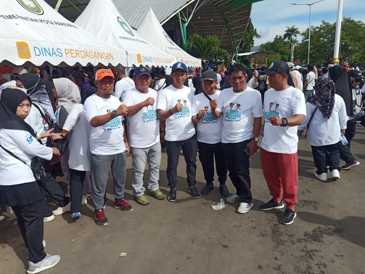 Kecamatan Ujung Turut Sukseskan Jalan Sehat Bersama Pj Gubernur Sulsel, Pasar Murah dan Bersih-bersih Lapangan A Makkasau