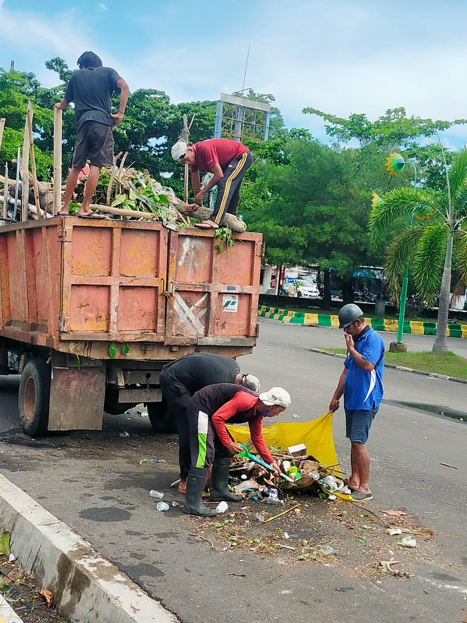 Truk Sampah DLH Parepare Tetap Aktif Beraktivitas Dukung Pengangkutan Sampah, Tidak Ada Aksi Mogok