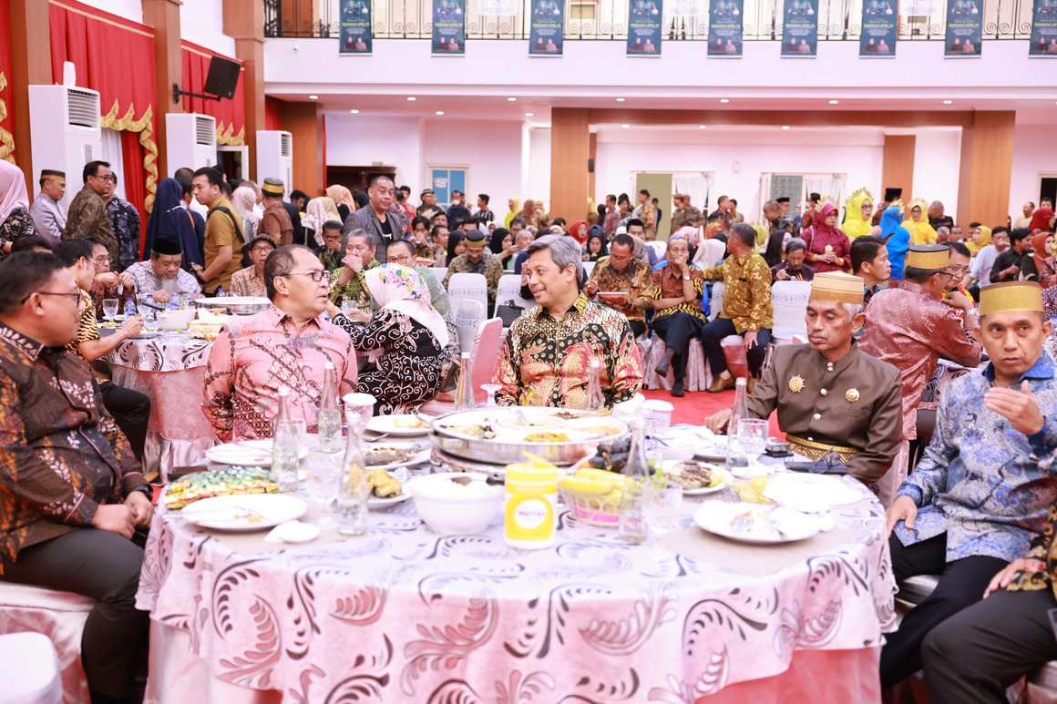 Bersama Pj Sekda Sulsel, Wali Kota Makassar Semarakkan Malam Ramah Tamah Wija To Luwu