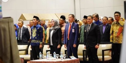 Rudianto Lallo Hadiri Pengukuhan Apiaty Amin Syam Sebagai Guru Besar Bidang Sosial Ekonomi Pertanian