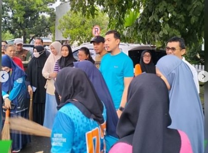 Bappeda Makassar Laksanakan Kerja Bakti Serentak di Area Pasar Baru