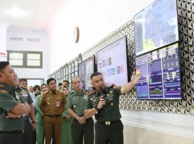 Bersama Dandim Makassar, Firman Hamid Pagarra Sambut Kedatangan Pangdam XIV/Hasanuddin