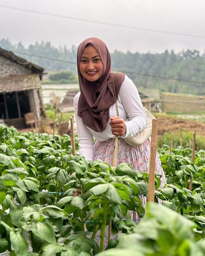 Sepi Job Manggung, Penyanyi Dangdut Banting Stir jadi Petani, Kini Punya Mobil Mewah