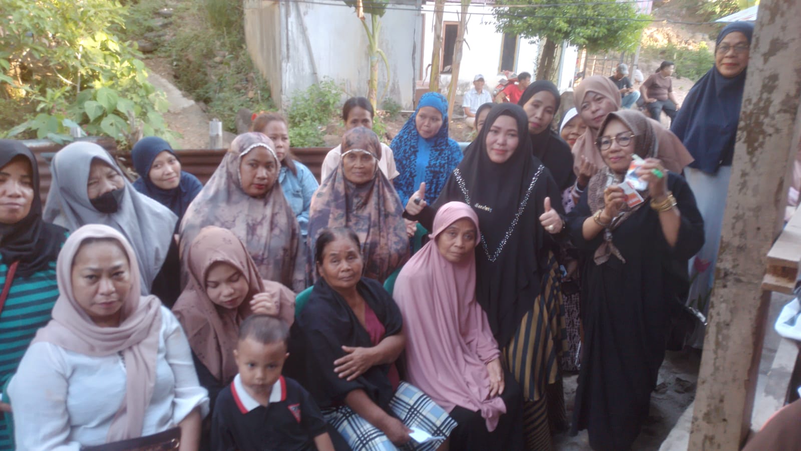 Warga Sebut Erna Durahman Merakyat dan Peduli, Layak Didukung Calon Wawali