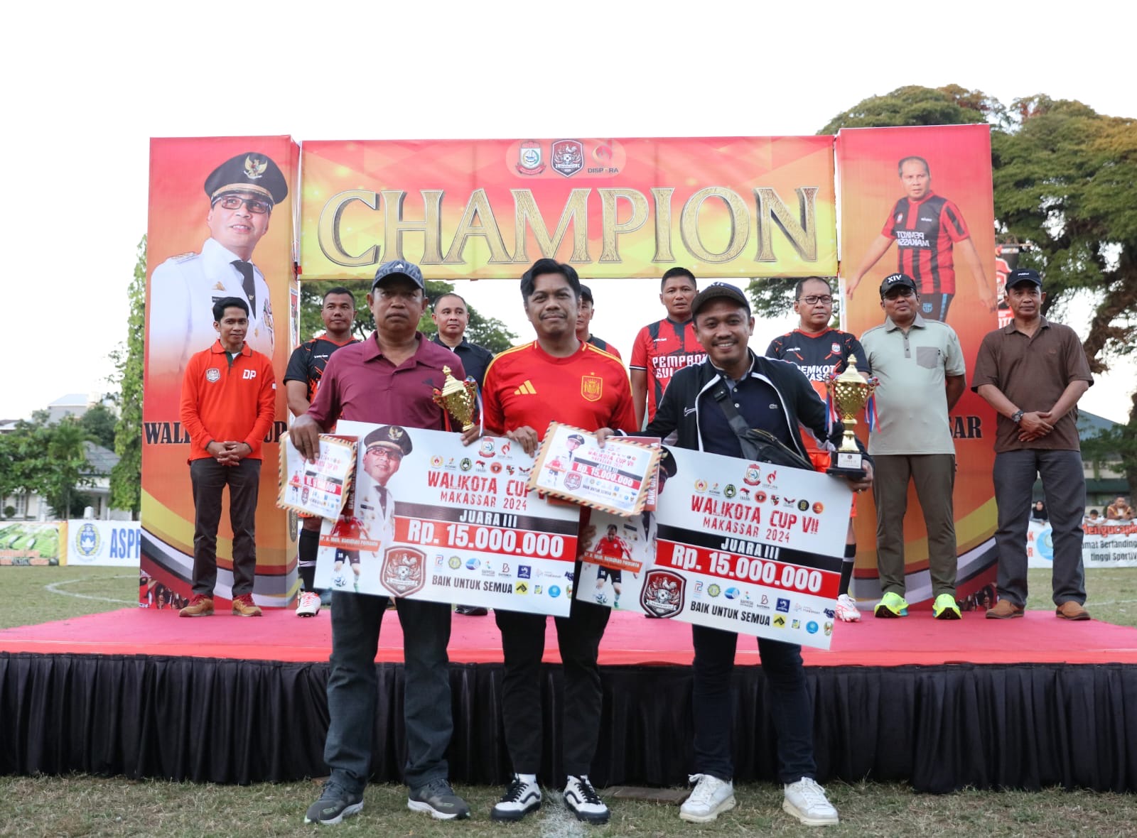 Hadiri Penutupan Wali Kota Cup, Pj Sekda Makassar Turut Menyerahkan Hadiah 