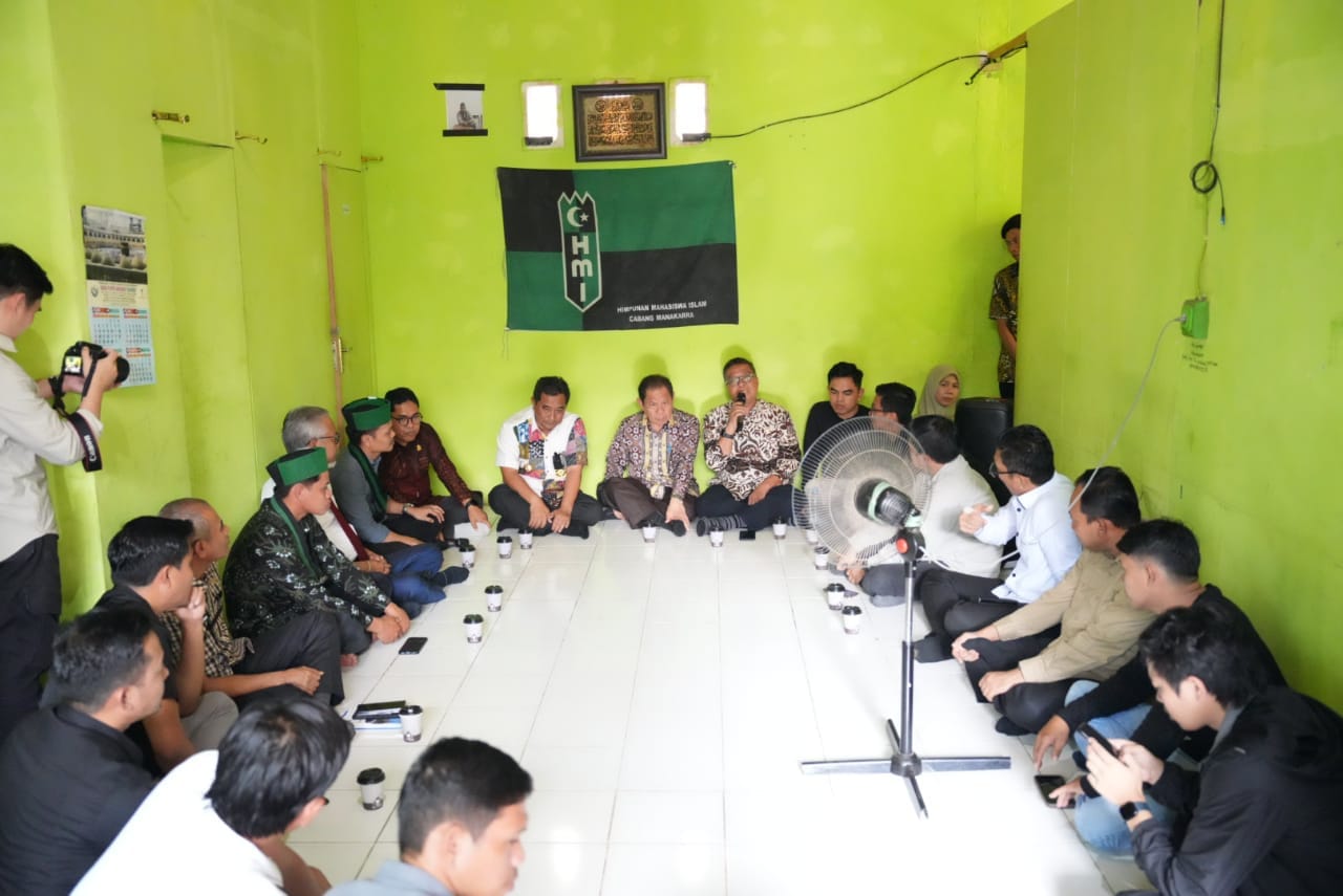 Sambangi Sekretariat HMI Mamuju, Pj Gubernur Bahtiar Minta Maaf dan Siap Evaluasi Jajarannya