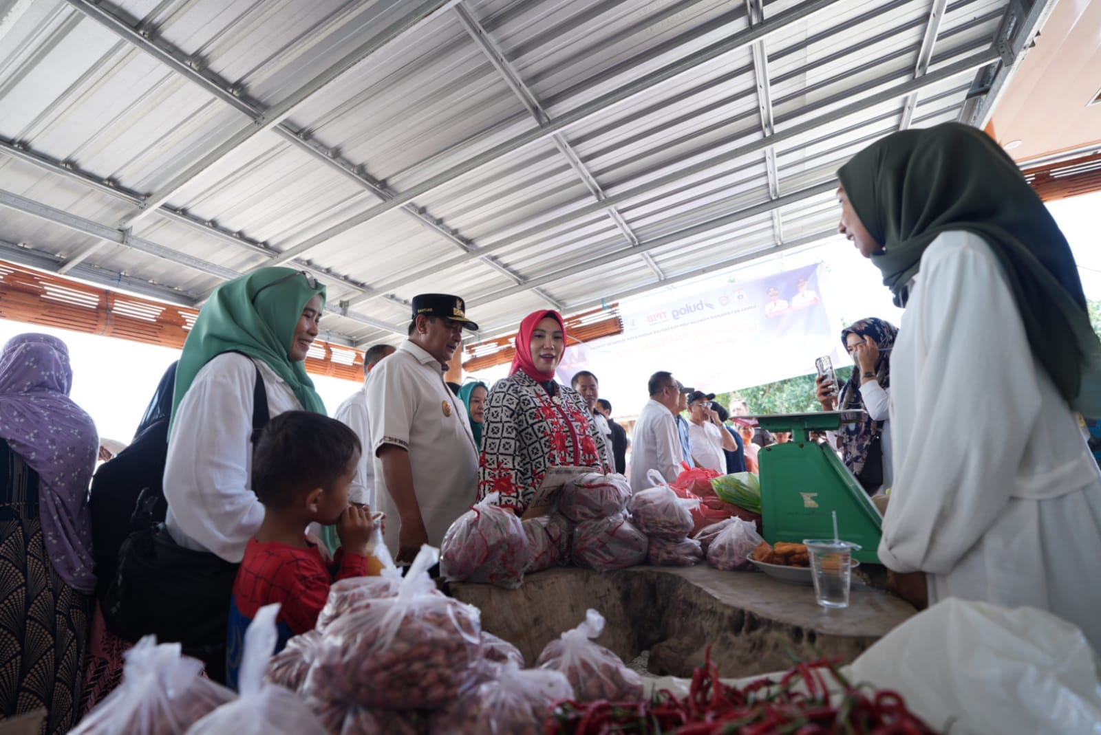 Nelayan Mamuju Tengah Sambut Antusias Pasar Murah Pemprov Sulbar