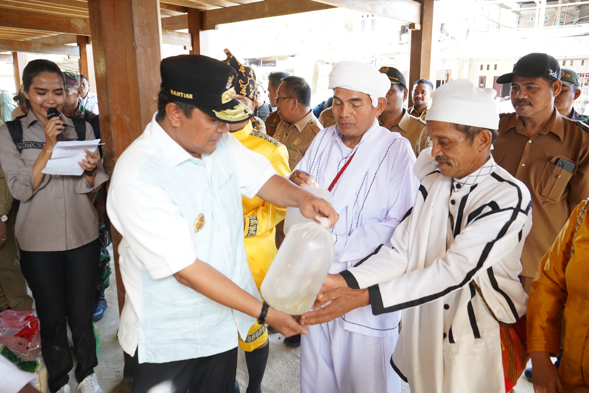 Tanam Sukun di Mambi, Pj Bahtiar Ajak Masyarakat Mamasa Menambah Hasil Produksi di Berbagai Sektor