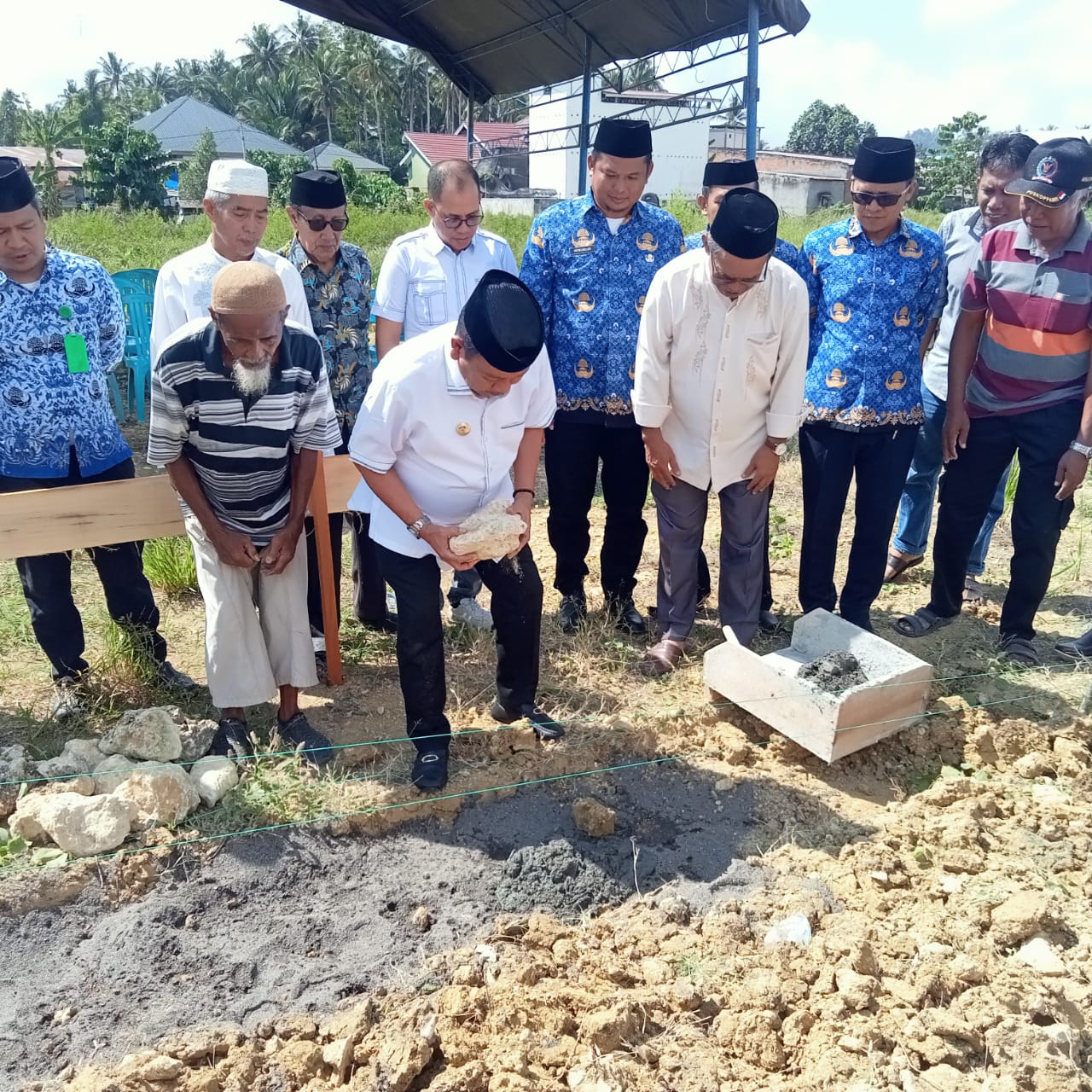 Bupati Pasangkayu Letakkan Batu Pertama Pembangunan Masjid Baitul Ma