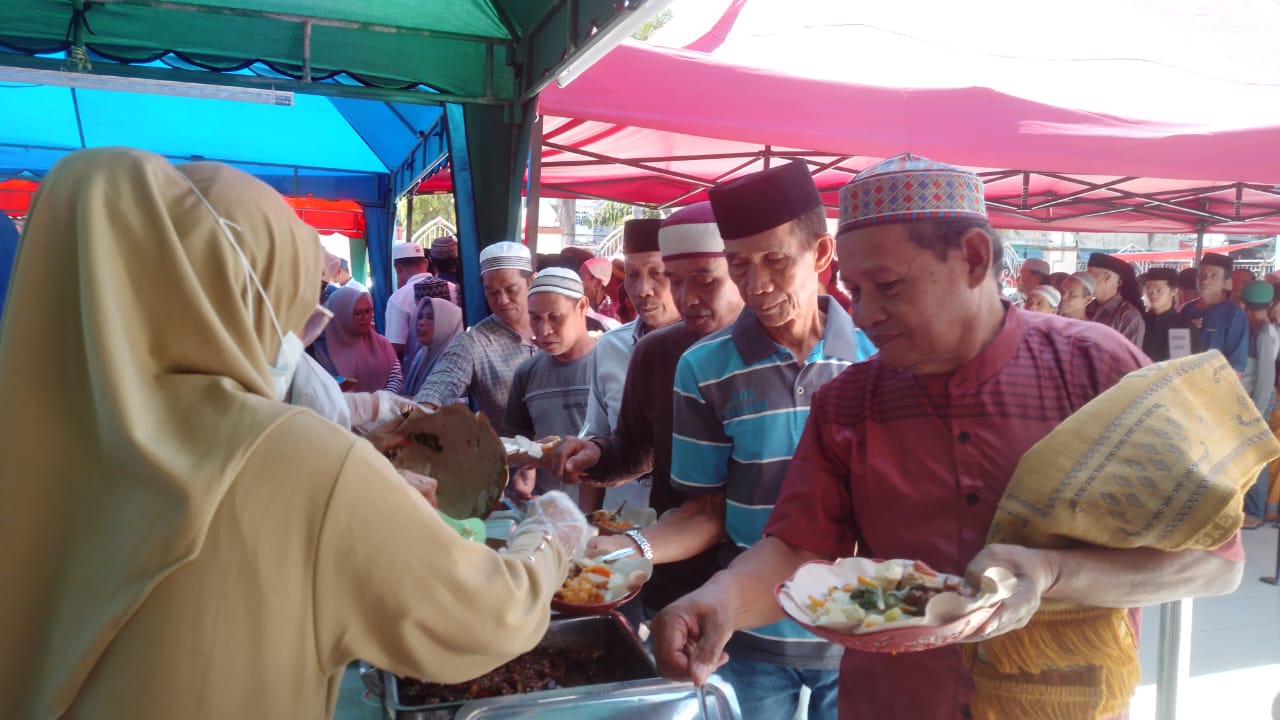 Pj Wali Kota Akbar Ali Ikut Berdonasi, Jumat Berkah Masjid Raya Semakin Disambut Antusias Masyarakat 