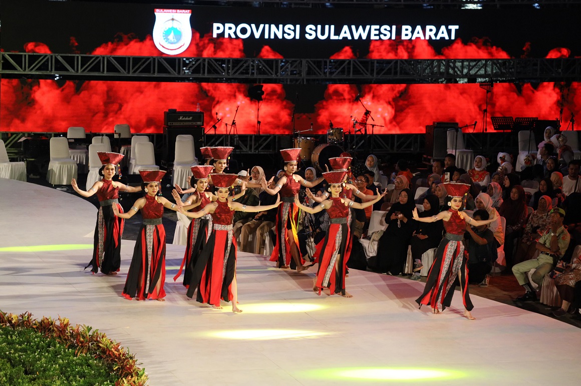 Provinsi Sulbar Persembahkan Tari Ma
