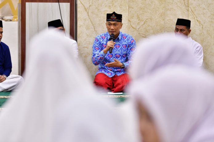 Hadiri Pengukuhan Pengurus Majelis Taklim dan Pemuda–Remaja Masjid Aisyah, Prof Zudan Komitmen Makmurkan Masjid