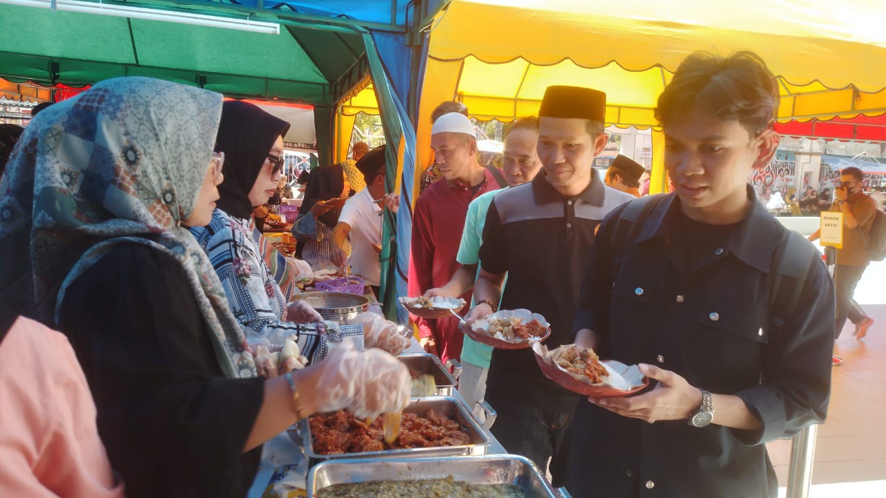 Jumat Berkah Masjid Raya Bertabur Tokoh, Makan Siang Gratis Rasa Restoran, Didoakan Semakin Banyak Donatur