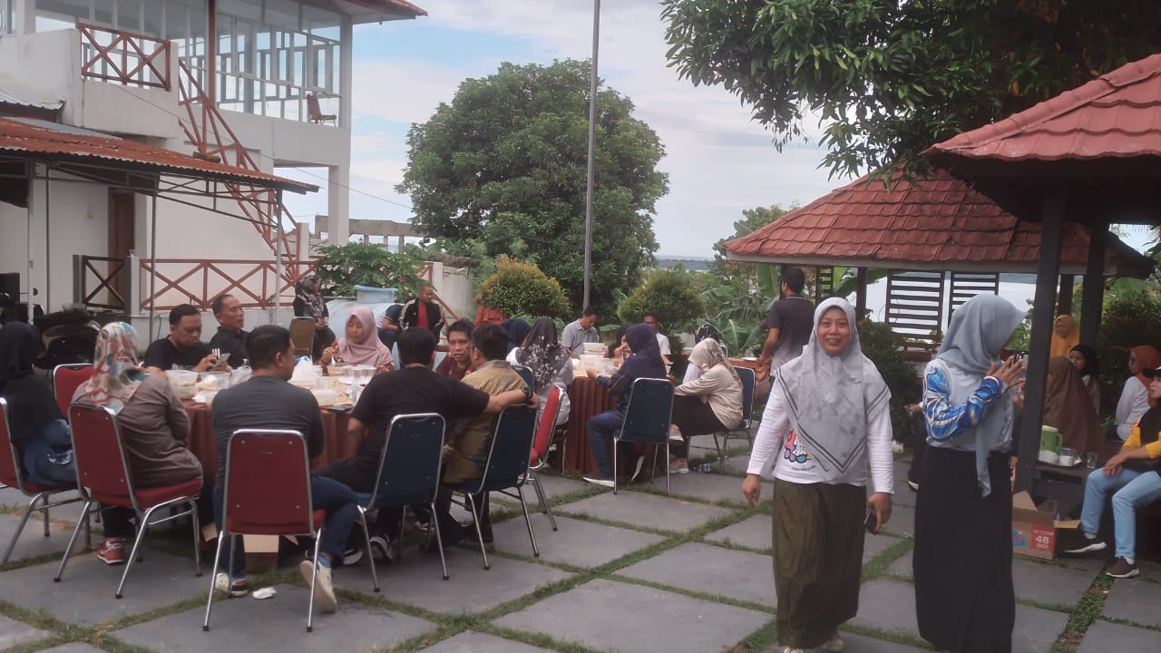 Jalan Sehat Bersama Jajaran ASN, Sekda Parepare Ajak Rutinkan Berolahraga untuk Jaga Kondisi Tubuh 