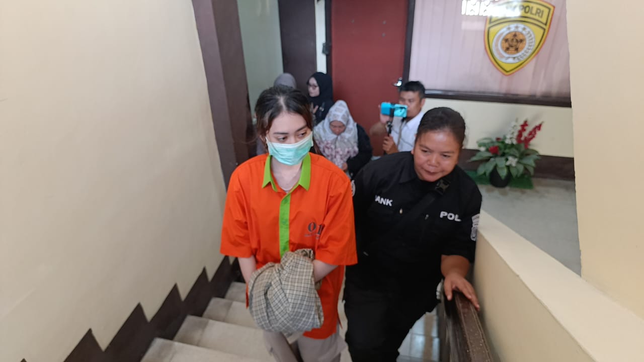 Bodoh! Mahasiswi di Gorontalo Nekat Gadaikan 11 Laptop Demi Pacarnya Main Judi Online