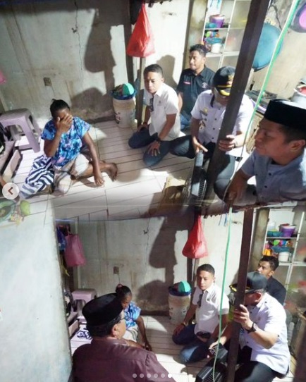 Camat Ujung Tanah Lakukan Sentuh Hari Kepada Warga yang Terbaring Sakit