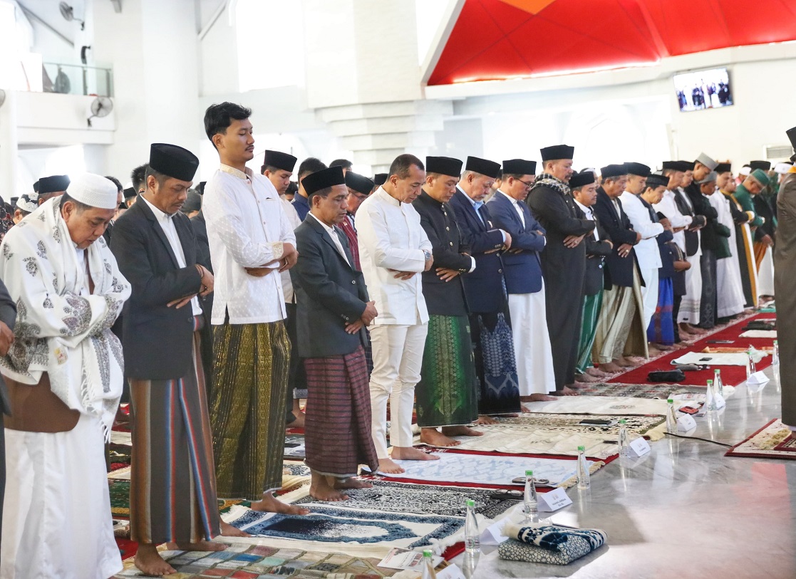 Moment Shalat Idul Adha, Pj Sekda Makassar Ajak Masyarakat Tumbuhkan Sikap Rela Berkorban