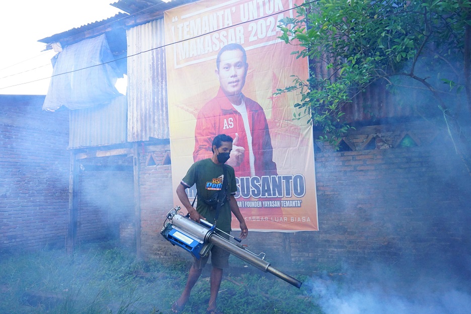 Lakukan Fogging di Permukiman Warga, Bacalon Wali Kota Ahmad Susanto Ingin Antisipasi DBD di Musim Pancaroba
