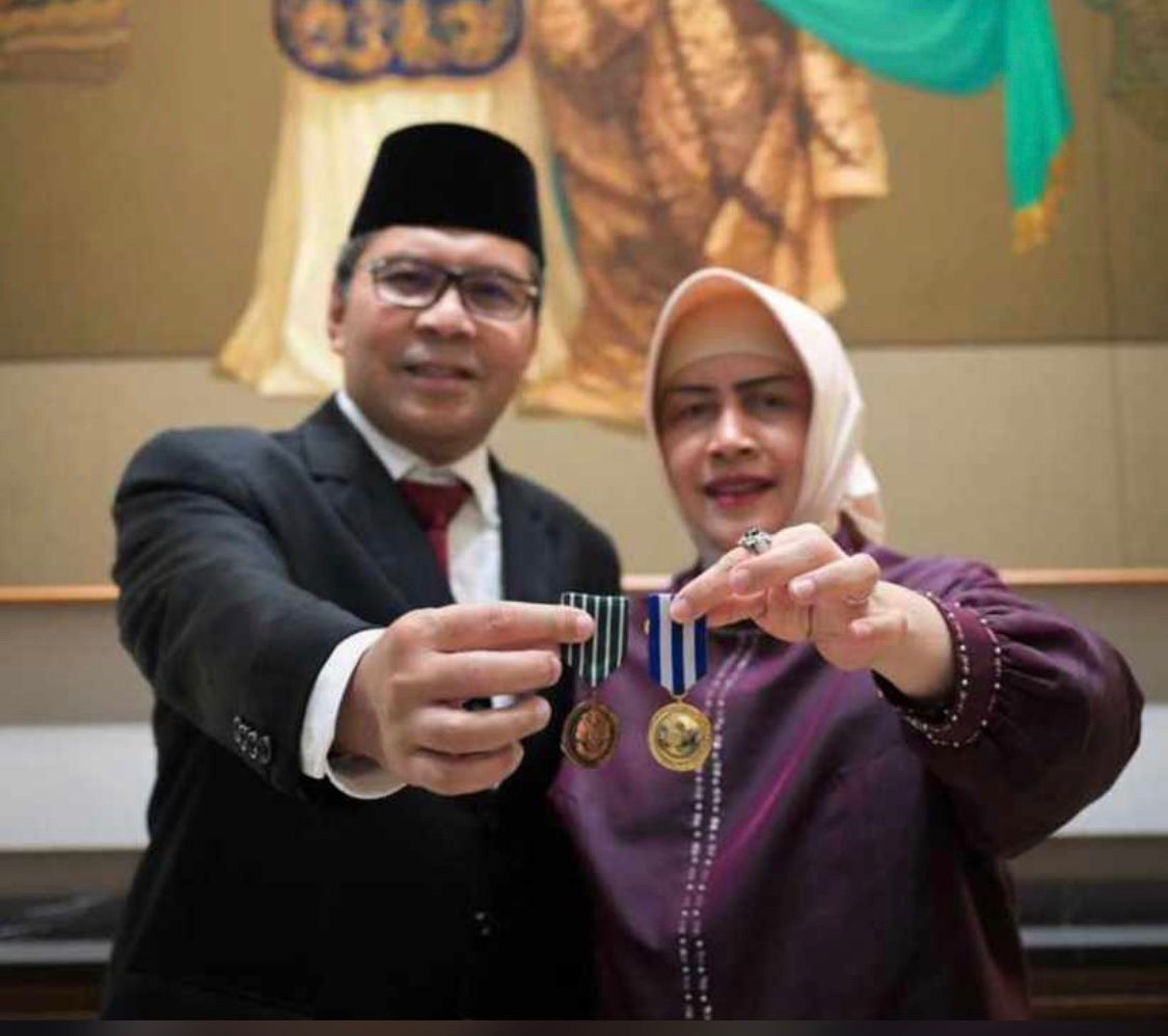 Danny Pomanto Satu-satunya Wali Kota Di Indonesia yang Dianugerahi Satyalencana Wira Karya 2024 Oleh Presiden Jokowi