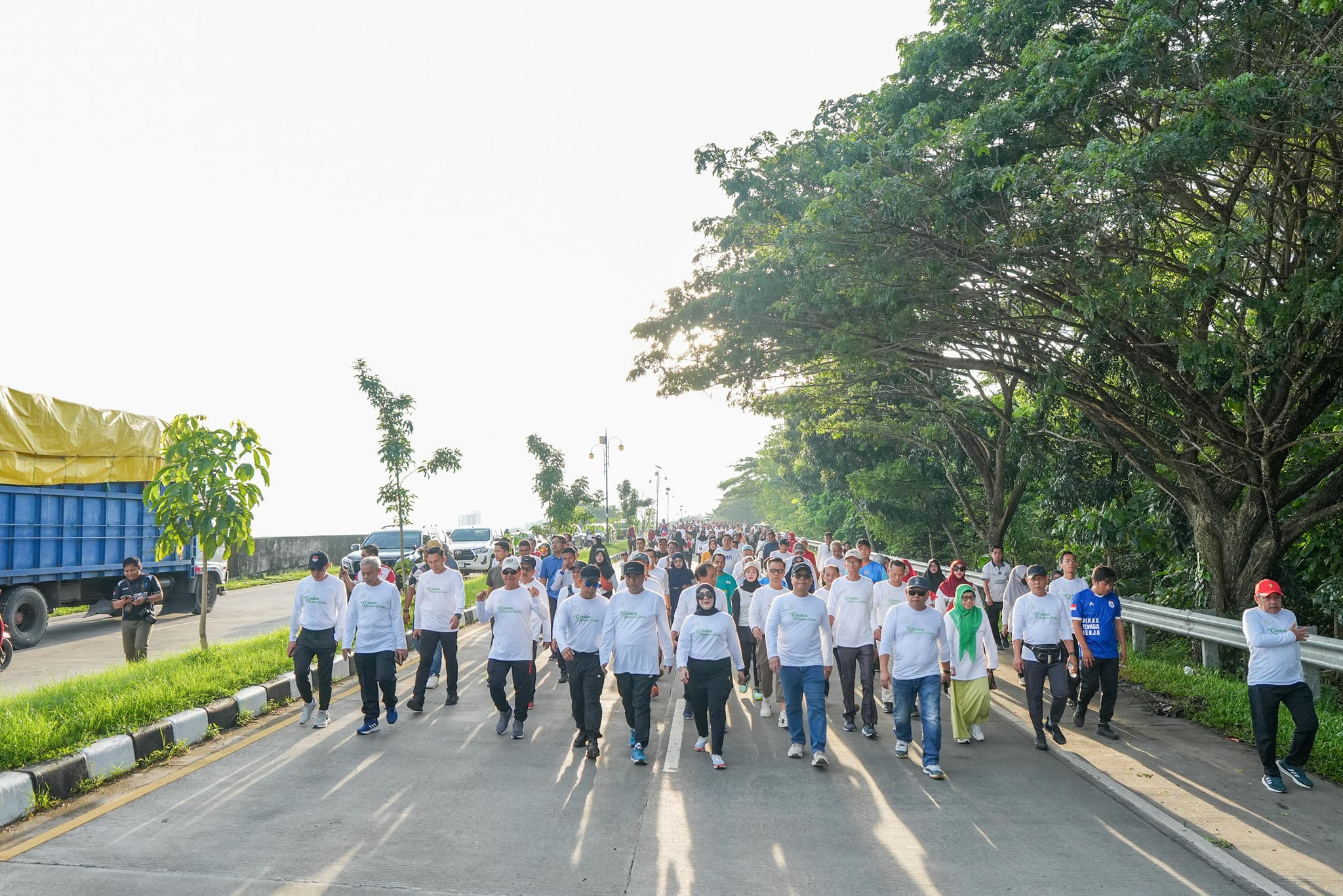 Jalan Santai dan Gerakan Menanam Pohon, Perkuat Kolaborasi Peduli Lingkungan