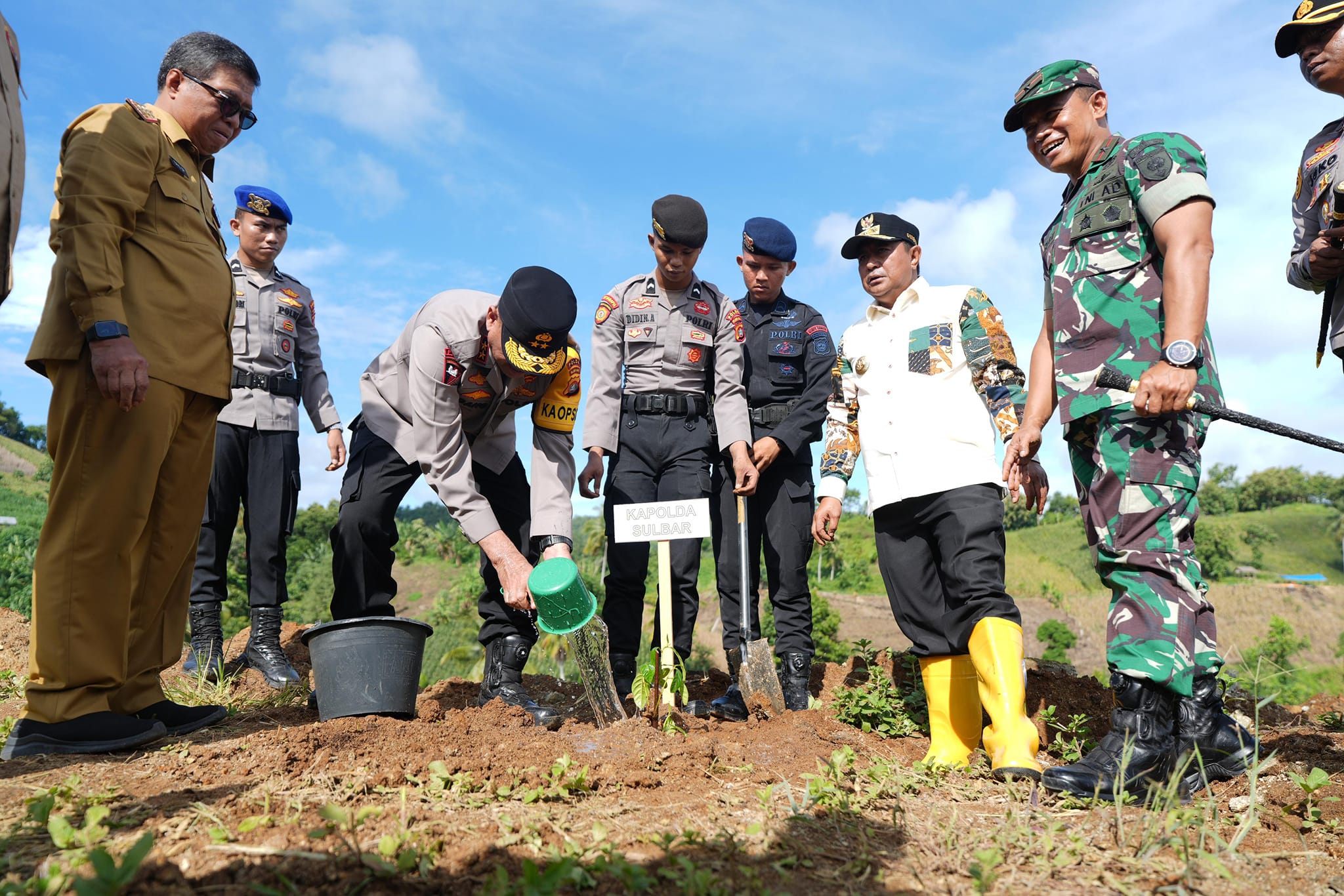 Bersama Kapolda dan Forkopimda, Pj Gubernur Bahtiar Kembali Menanam Pohon