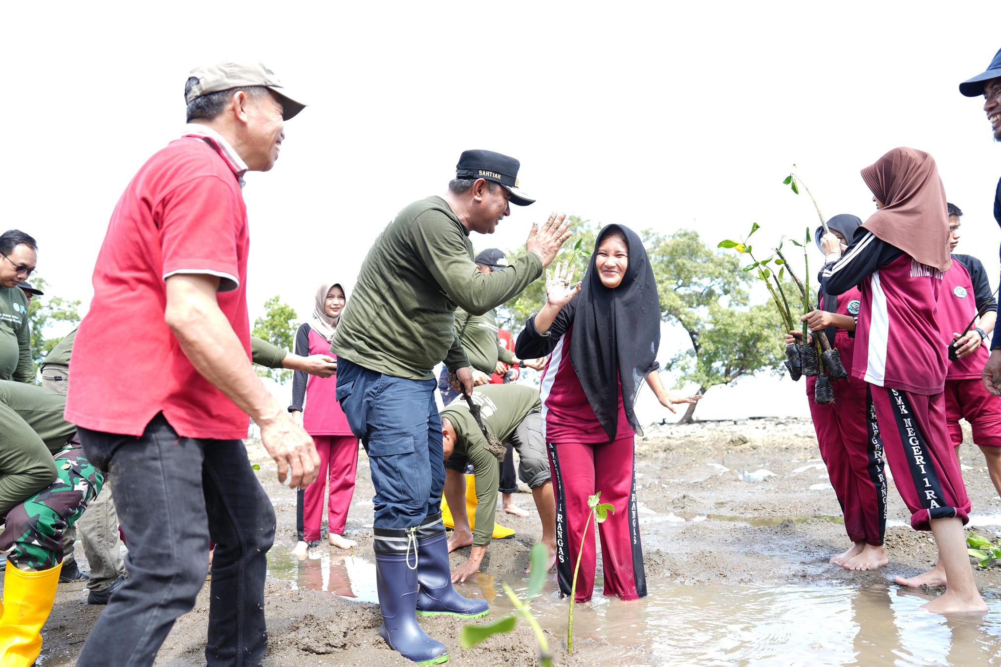 World Environment Day 2024, Generasi Milenial Sulbar dan Pj Bahtiar Ajak Bersama Merawat Lingkungan