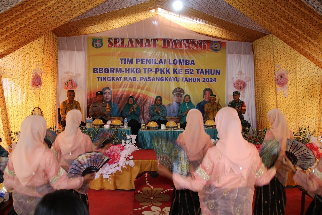 Ketua PKK Pasangkayu Lakukan Penilaian Lomba BBGRM dan HKG di Lariang