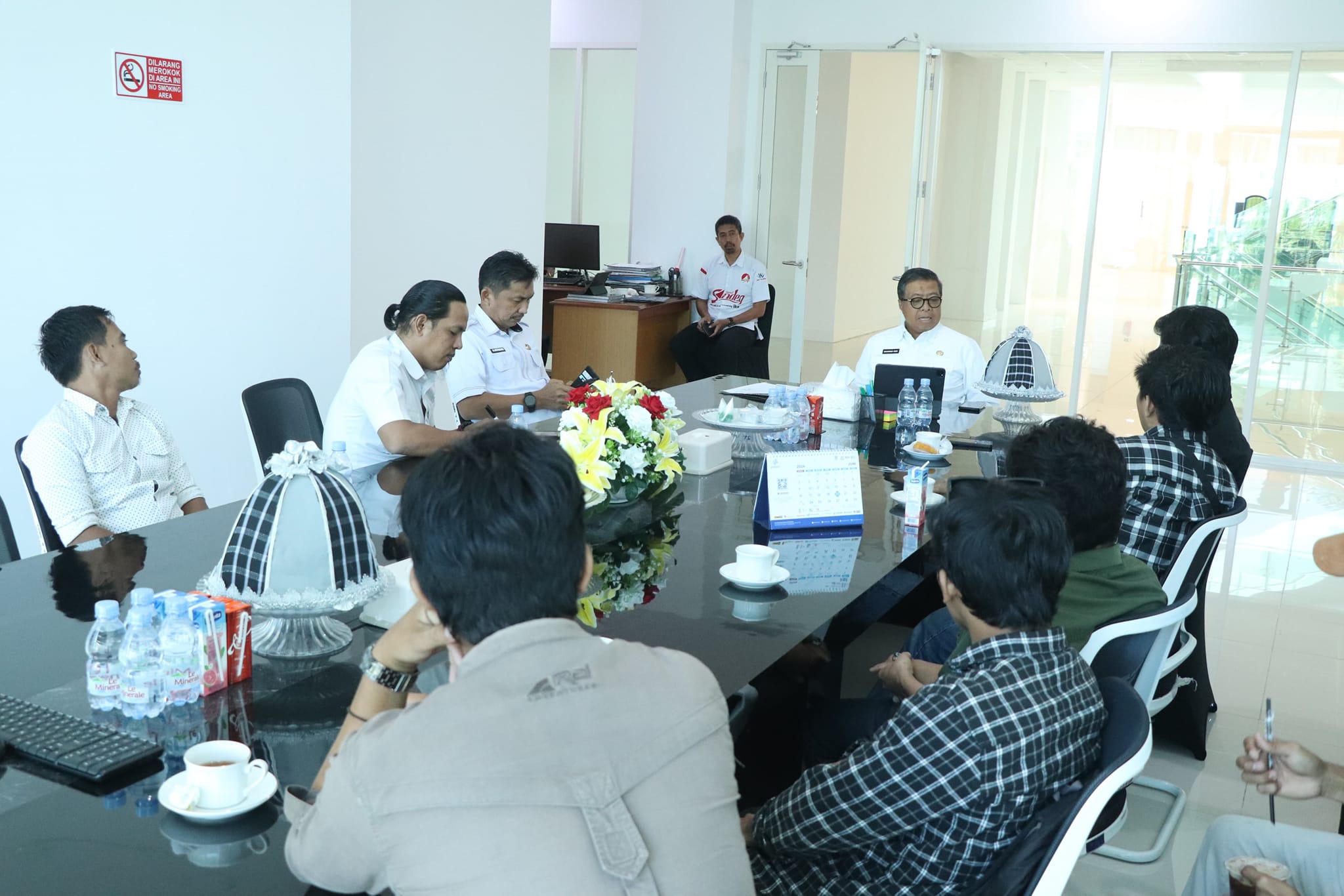 Kadis Dikbud Dampingi Sekprov Sulbar Terima Audiensi Mahasiswa Sipil Unika Mamuju