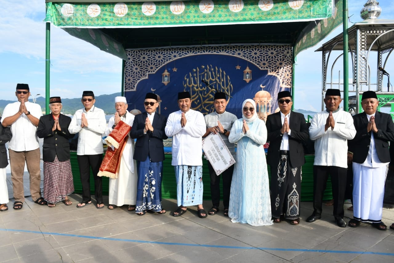Pj Gubernur Bahtiar Kompak Bersama Forkopimda Laksanakan Salat Idul Adha di Mamuju