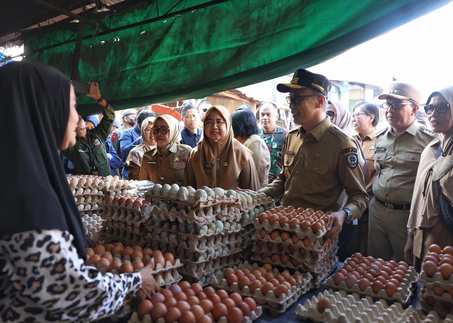 Sehari Jelang Idul Adha, Pj Gubernur Sulsel Bersama Ketua DPRD dan Wali Kota Tinjau Pasar Tradisional