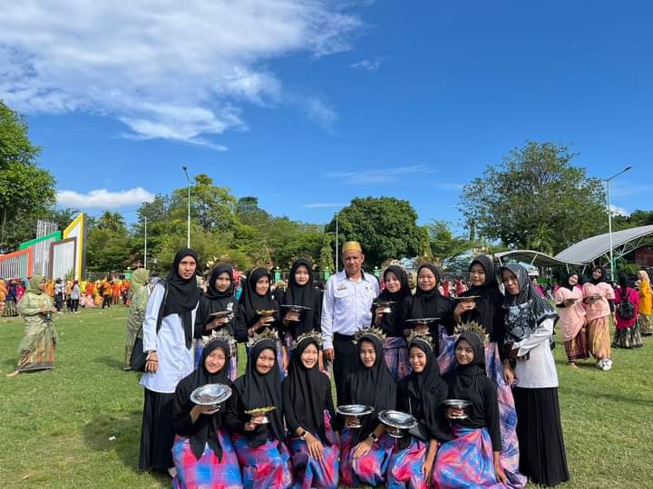 Cetak Rekor Muri, Pelajar SMPN 9 Ikut Sukseskan Sulsel Menari di Parepare 