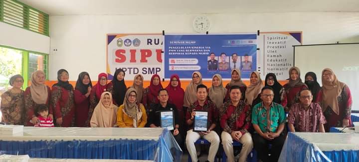 MGMP Bahasa Indonesia SMP Kerja Sama Sipurennu SMPN 4 Parepare Gelar Seminar Pengelolaan Kinerja Via PMM