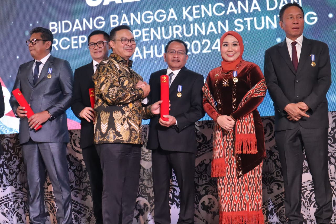 Bupati Pasangkayu Terima Penghargaan Tertinggi BKKBN, Dinilai Berhasil Turunkan Angka Stunting