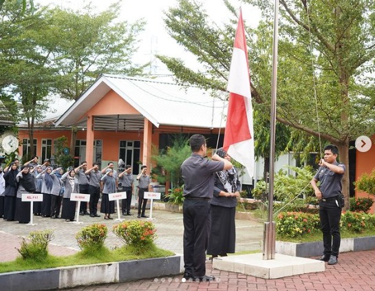 Memupuk Rasa Nasionalisme Pegawai, Pemerintah Kecamatan Biringkanaya Gelar Upacara Bendera
