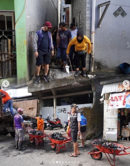 Kegiatan Sabtu Bersih di Ujung Tanah, Sekcam Turun Langsung Bersama Lurah dan Koramil