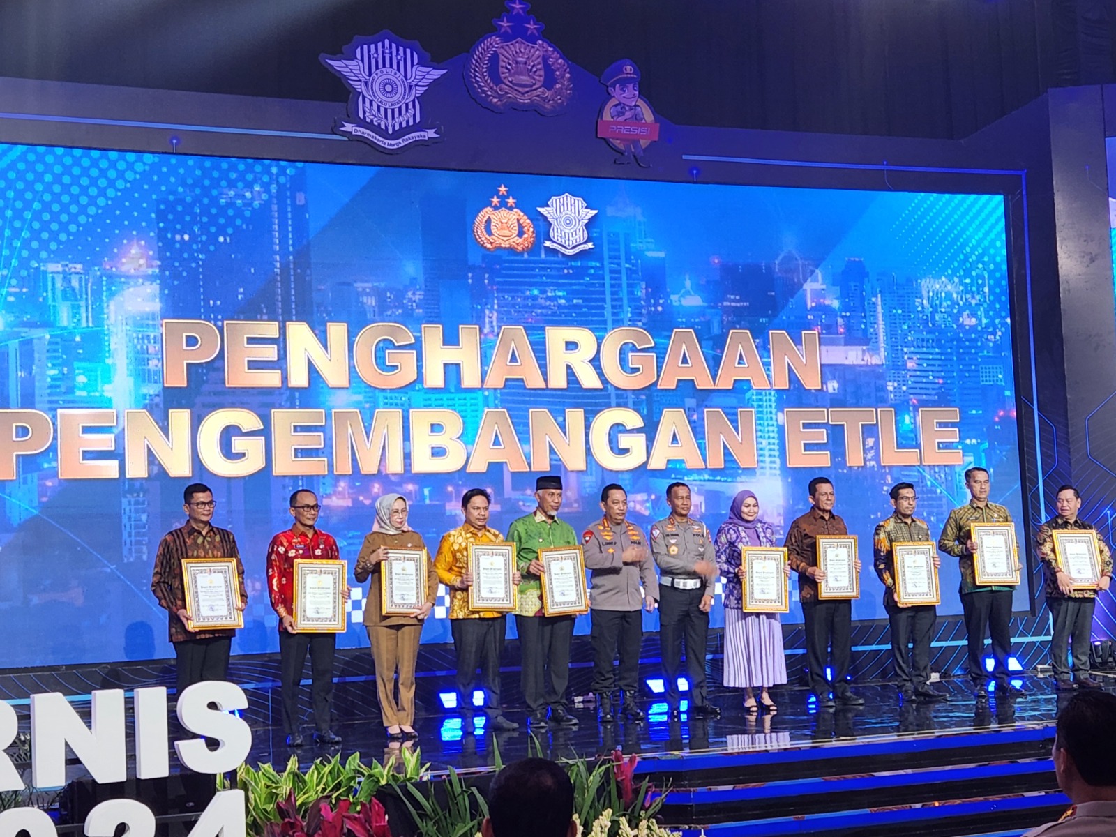 Dukung Pengembangan ETLE, Pj Gubernur Sulsel Raih Penghargaan Kapolri