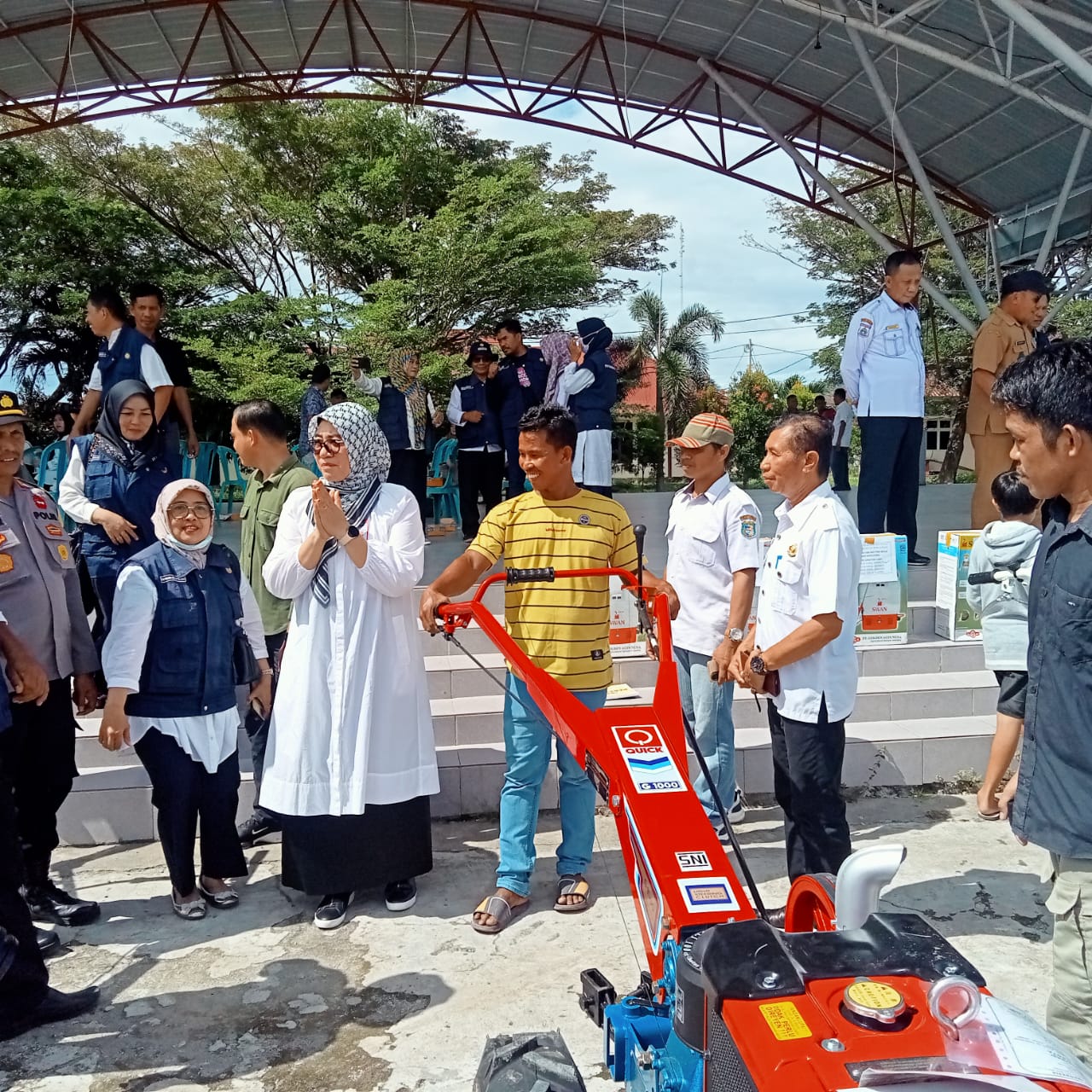 Bantuan Alsintan dari Kementan untuk Kelompok Tani di Pasangkayu, Wabup Herny: Hasil Pertanian Harus Meningkat 