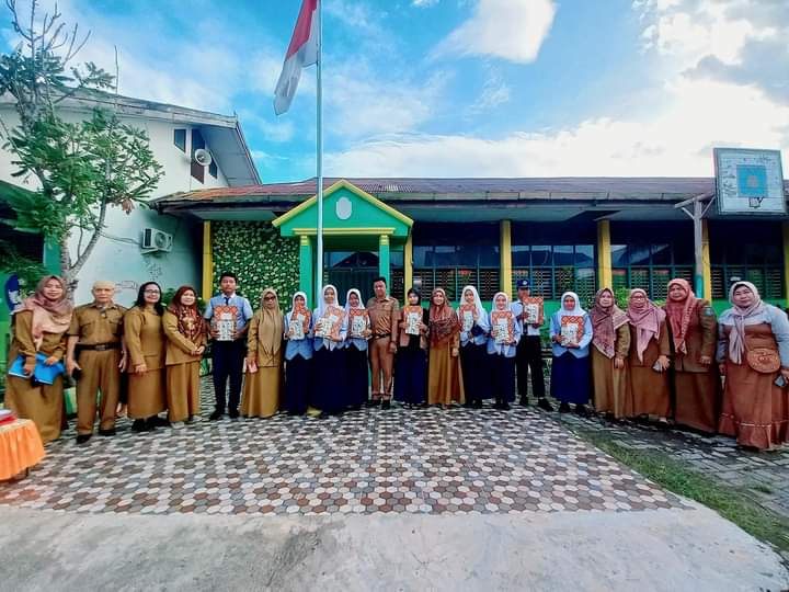 SMPN 9 Parepare Beri Apresiasi 10 Siswa Terbaik Berprestasi Akademik 