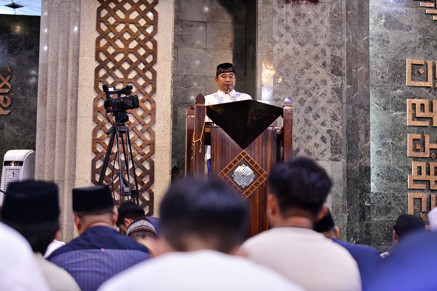 Tarawih Malam Kedua Ramadan di Masjid Al-Markaz, Bahtiar Baharuddin Sampaikan Gerakan Berbagi Bahagia