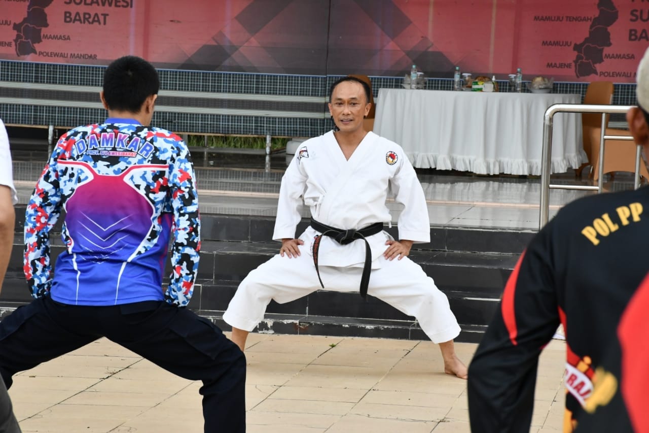 Prof Zudan Beri Pelatihan Karate Satpol PP Sulbar