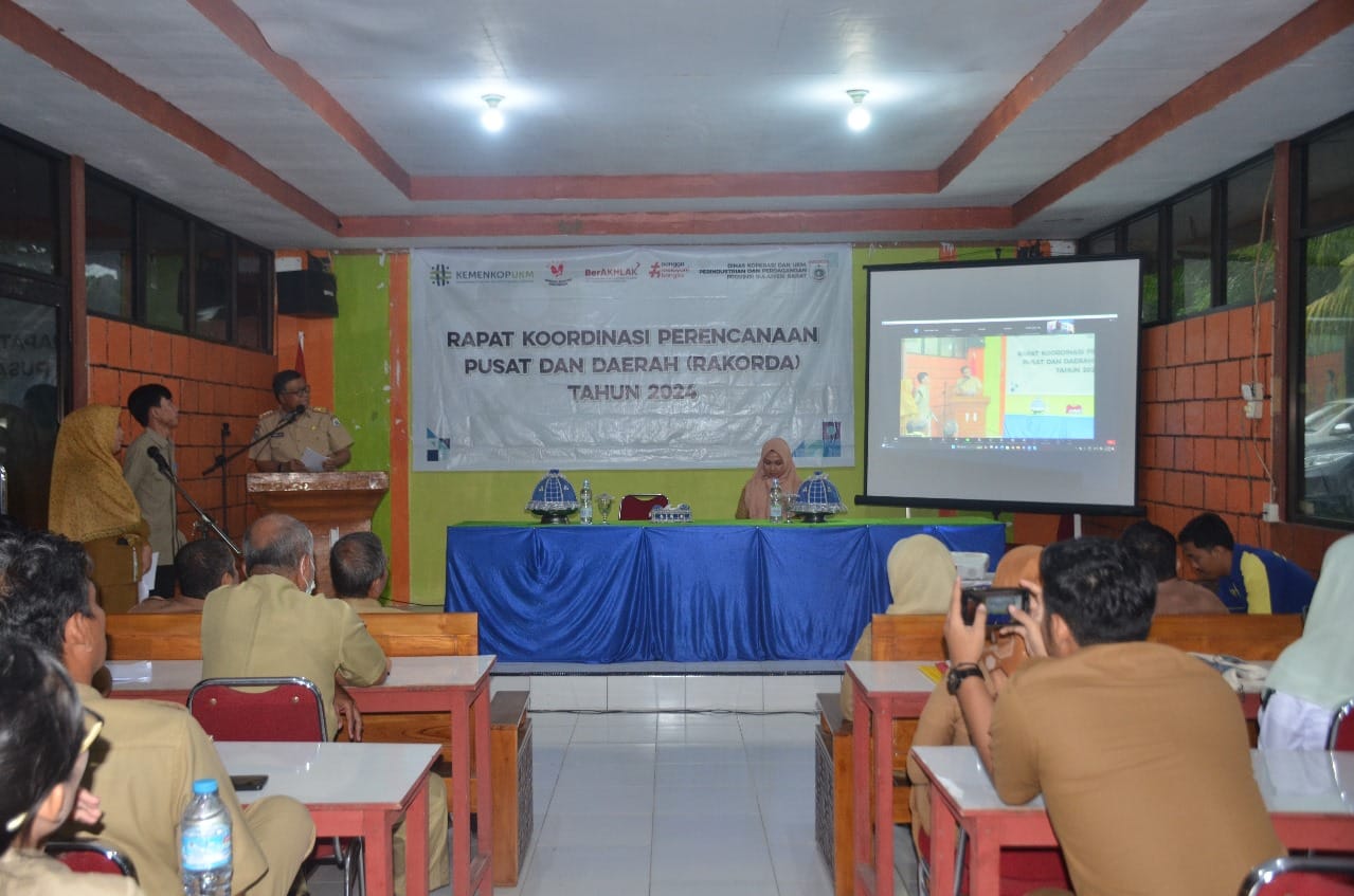 Sekprov Buka Rakorda Dinas Koperindag Sulbar, Bertujuan Sinkronisasikan Program Pusat dan Daerah