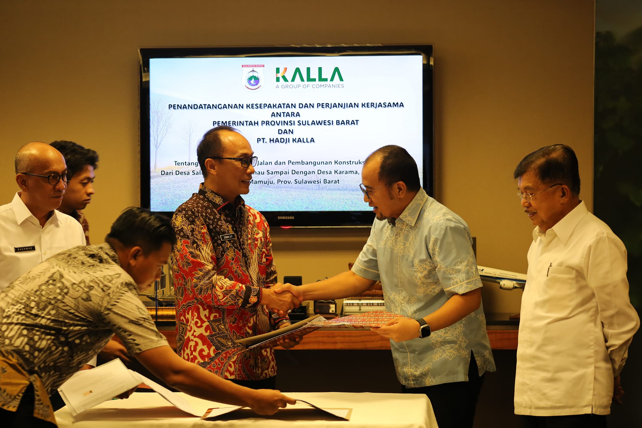 PT Hadji Kalla Lakukan Pembangunan Jalan dan Jembatan di Sulbar, Untuk Kebutuhan Proyek PLTA dan Masyarakat 