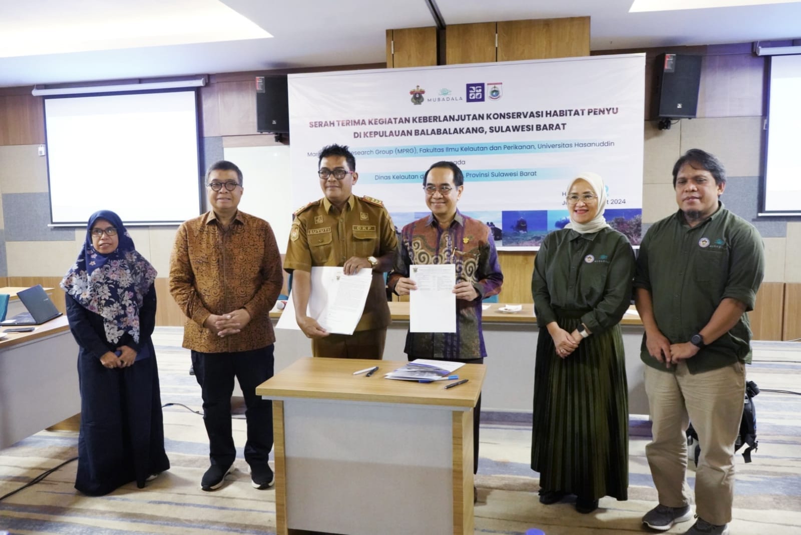 Sekprov Sulbar Hadiri Serah Terima Kegiatan Berkelanjutan Konservasi Habitat Penyu Kepulauan Balabalakang di Unhas