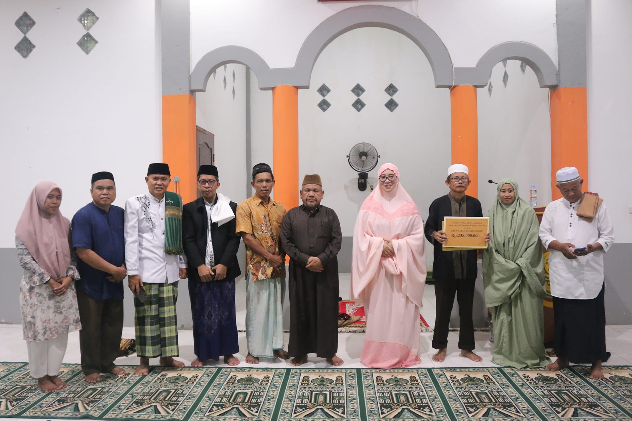 Dana Hibah Rumah Ibadah Rp238 Juta Diserahkan Wabup Pasangkayu saat Safari Ramadan di Bambalamotu