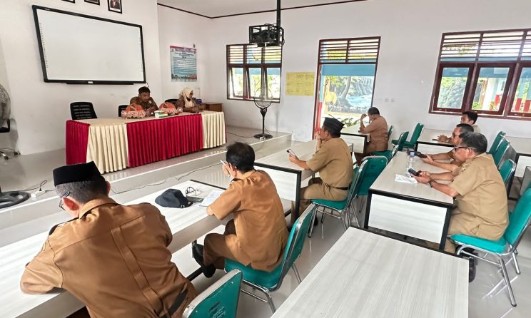 Kadis Dikbud Sulbar Minta Kepala Sekolah Bantu Tangani Sampah di Polman