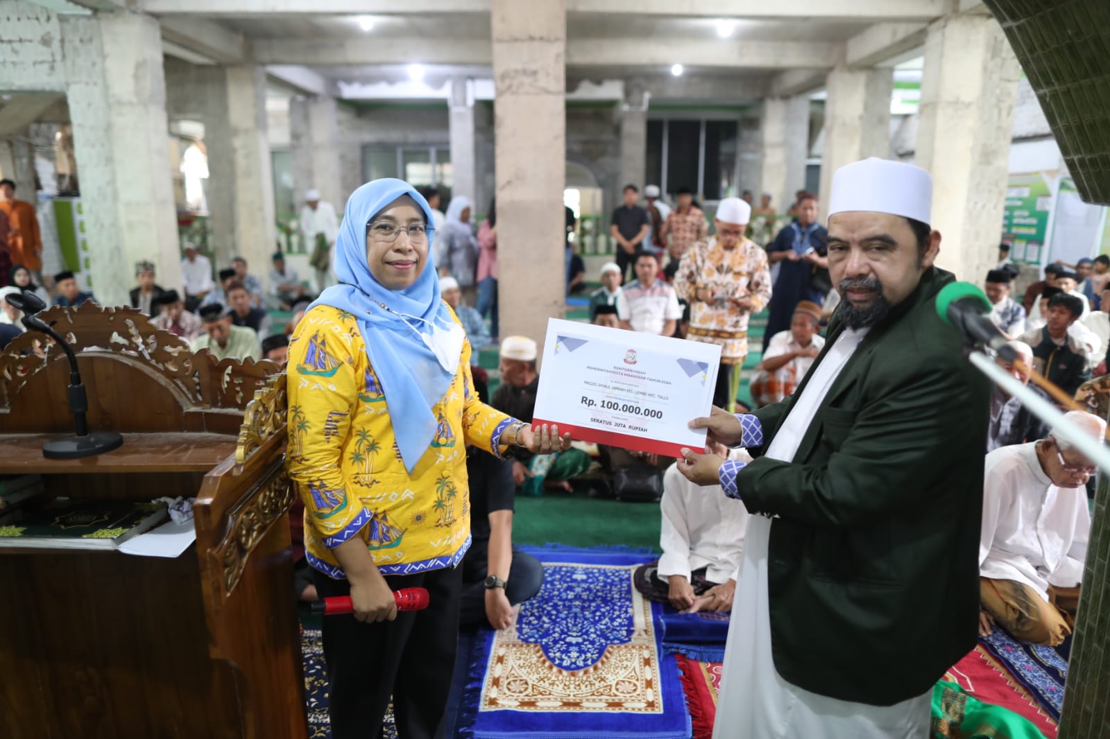 Dana Hibah Pemkot Makassar Dukung Pembangunan Masjid: Diskominfo Serahkan Rp100 Juta 