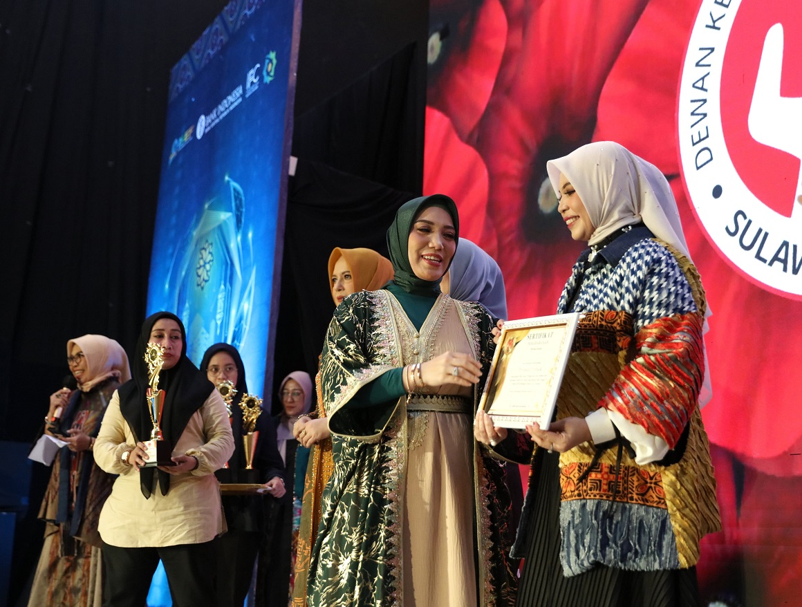 Baju Fashion Show Fadliah Firman Penyumbang Lelang Tertinggi UMKM Pengrajin di Sulsel